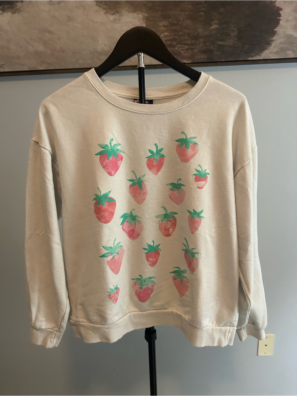 Cream Strawberry Graphic Pullover Sweatshirt
